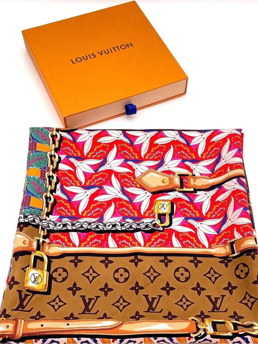 Auth Louis Vuitton CarrΓ© Monogram
Confidential Garden Silk Scarf